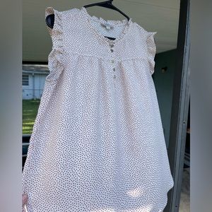 Loft Outlet ruffle collar and sleeved blouse, with button front. Size Medium